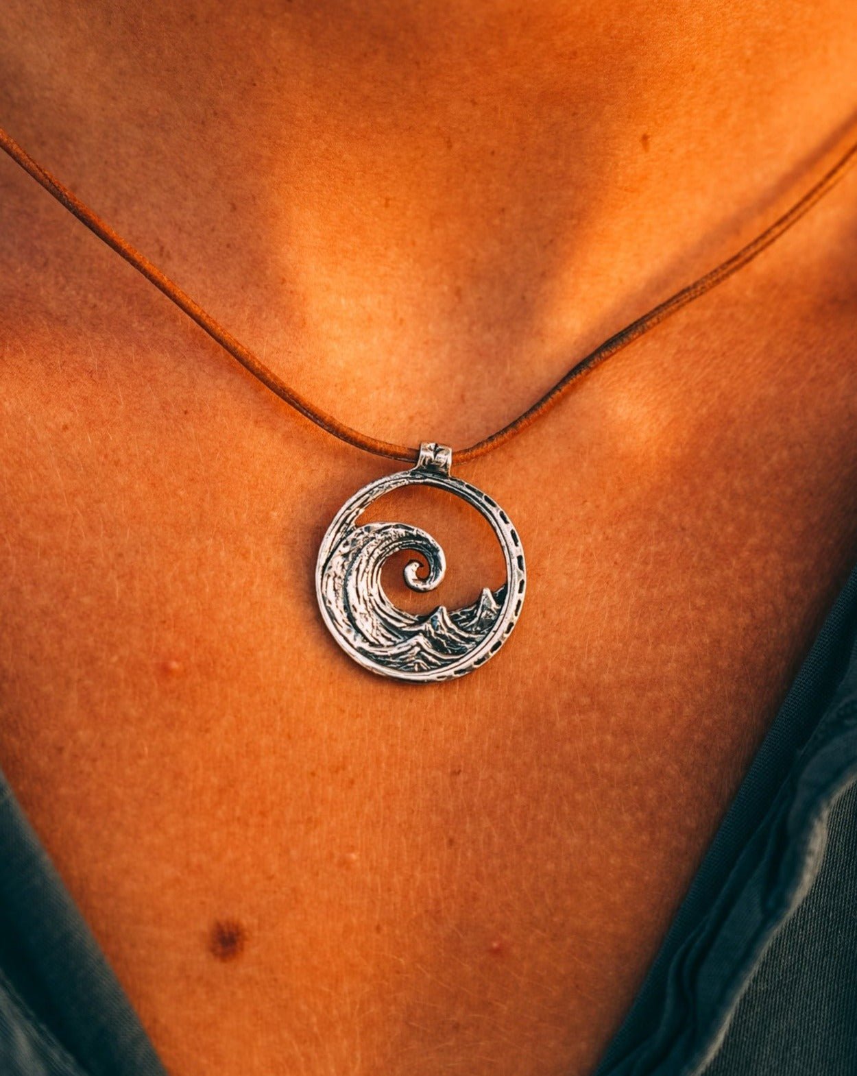 Hollow Wave Pendant - Royale Merchant 