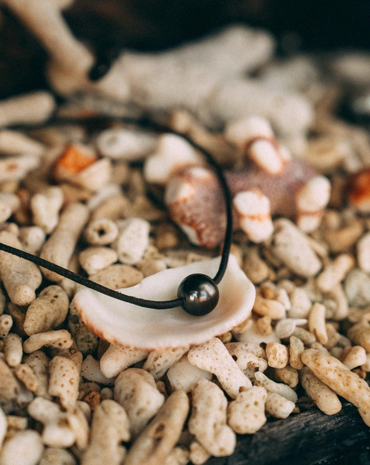 Black Single Pearl (unisex) - Royale Merchant 