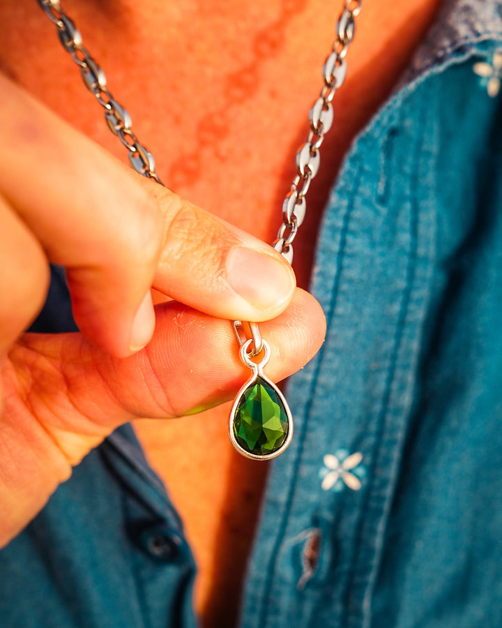 Emerald Eimeo Pendant